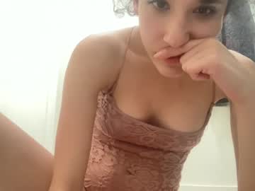 girl
        prettiestpeach cam image #53529