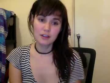 girl
        ericarae91 cam image #41765