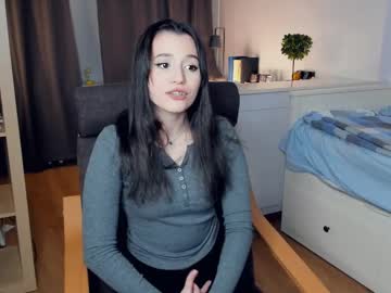 girl
        keti_bunny cam image #219810