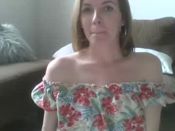 girl
        cloverqueen21 cam image #157985