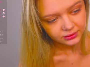 girl
        ifiwasyourgf cam image #195440