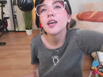 girl
        maeeve_ cam image #193723