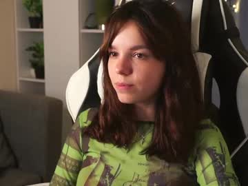 girl
        darellecrago cam image #193002