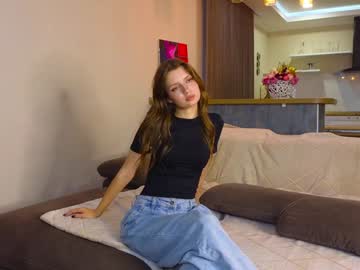 girl
        annisdwight cam image #208590