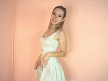 girl
        telladreamer_ cam image #188445