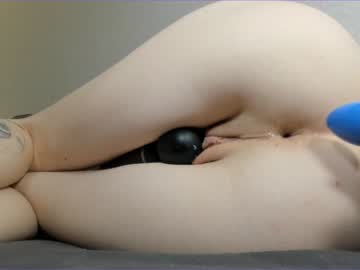 girl
        lizynoir cam image #139555
