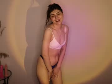 girl
        chloewilliam_ cam image #93524
