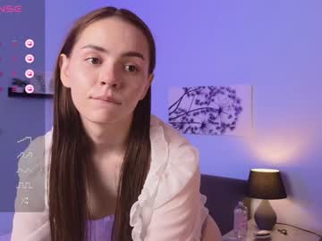 girl
        evelyn_miller__ cam image #197080