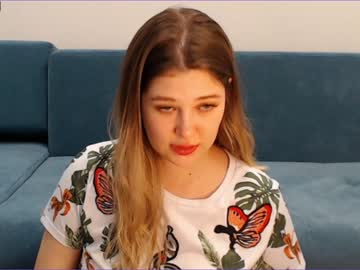 girl
        milasweet18 cam image #30810