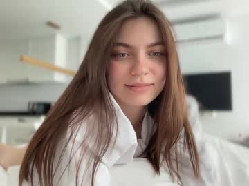 girl
        kattyyy_catt cam image #255013