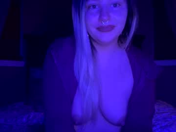 girl
        madamenatural cam image #25889