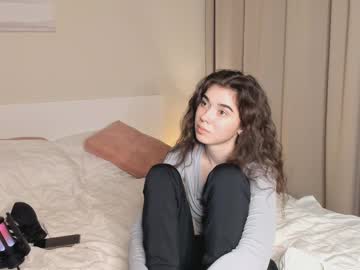 girl
        katiebarfield cam image #261652