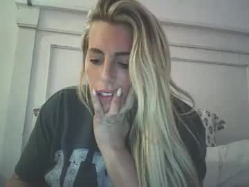 girl Sex Cam Older Woman with michellee_michaels