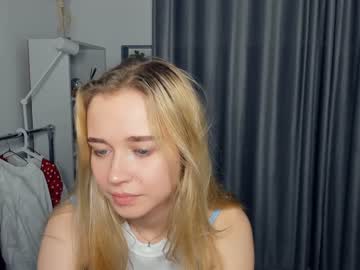 girl
        fresh_cherries cam image #115584
