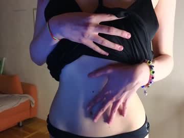 girl
        lucyjasmine cam image #132148