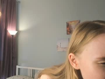 girl
        peggybanwell cam image #175321