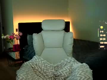 girl
        your_evaa cam image #248308