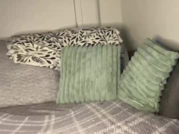 couple
        angelinasnow cam image #183119