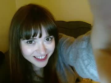 girl
        pillogoddess cam image #209342