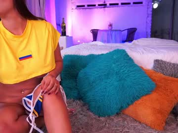 girl
        lara_giraldo cam image #185854