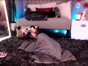 girl
        aubrilee cam image #4763