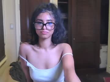 girl
        ivy_sinclair cam image #157885