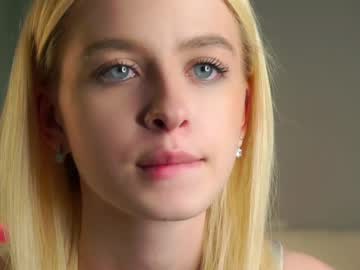 girl
        lunnadew cam image #258337