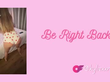 girl
        kyliexxrose cam image #240239