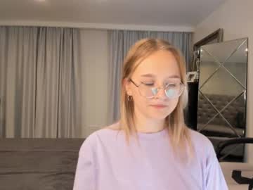 girl
        jettystay cam image #122243