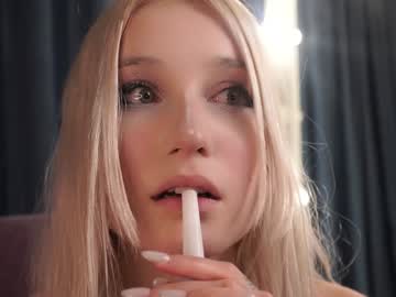 girl
        alodiedonnay cam image #218213