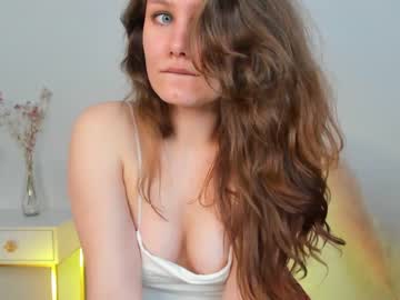 girl
        charlotte_wow cam image #166533