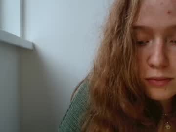 girl
        bonniecain cam image #117904
