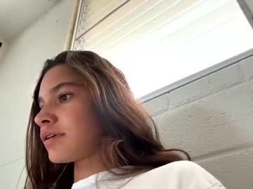 girl
        wvybbyily cam image #220850