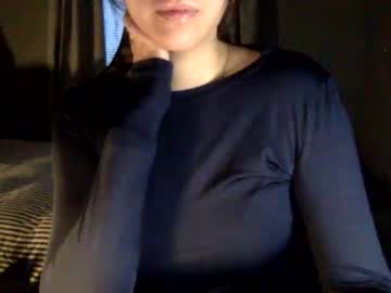 girl
        lillyandhertoyy cam image #145502