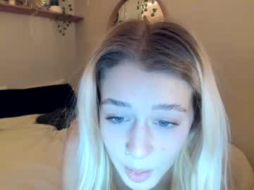 girl
        ashbabyy19 cam image #70370