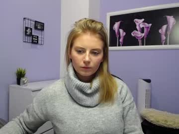 girl
        julie_wayne cam image #41911