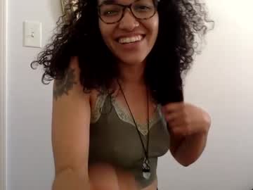 girl
        honeyglo cam image #156327