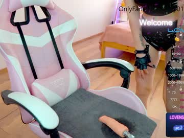 girl
        hellokittymilf cam image #43218