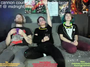 couple
        thecouchcast cam image #46265