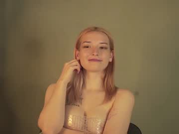girl
        anna_breach cam image #97509