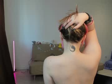 girl
        eve_uwu cam image #77257