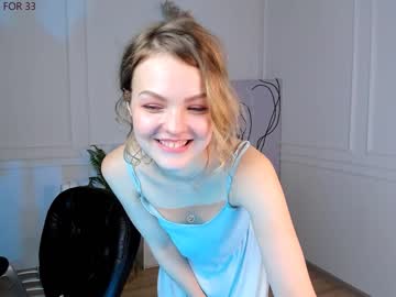 girl
        alice_tucci cam image #106526