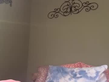 couple
        youyourmom cam image #207320