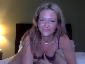 girl
        babyandreaaa cam image #247214
