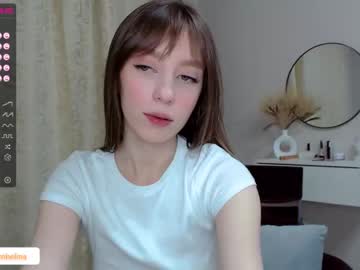 girl
        shy_thumbelina cam image #22580