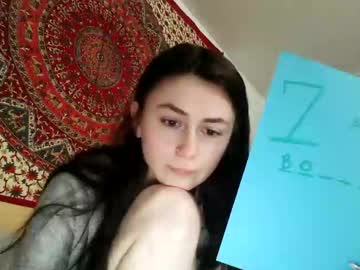 girl
        zoepleasing cam image #240521