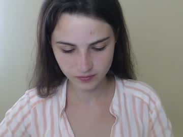 girl
        chamomile19 cam image #98654