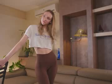 girl
        sunnivaharder cam image #246916