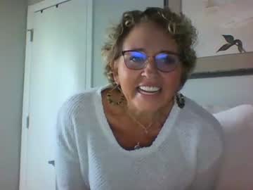 girl Sex Cam Older Woman with momnxtdoor