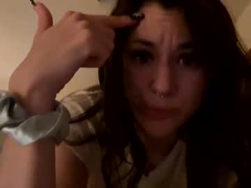girl
        arielrayyy cam image #84743